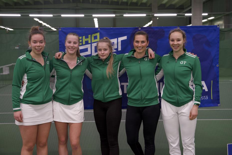 Erittäin tiukat naisten välierät - loppuotteluun etenivät GT ja Smash