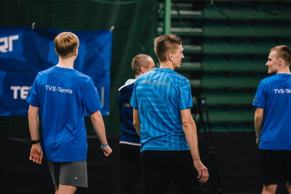 Miesten TEHO Sport Tennisliiga: nuoruuden innolla sekä kokemuksella miehitetty TVS